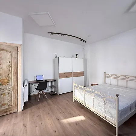 Cozy Near Platinia And Park Apartman *
