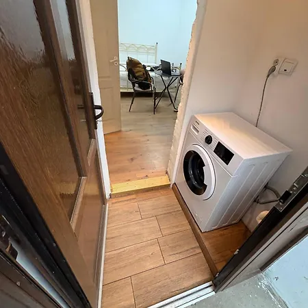 Cozy Near Platinia And Park Apartman